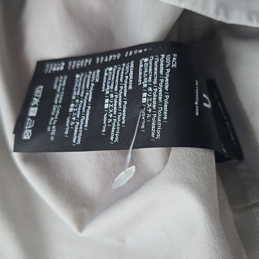 ON RUNNING Waterproof Anorak Jacket - White - Picture 4 of 4